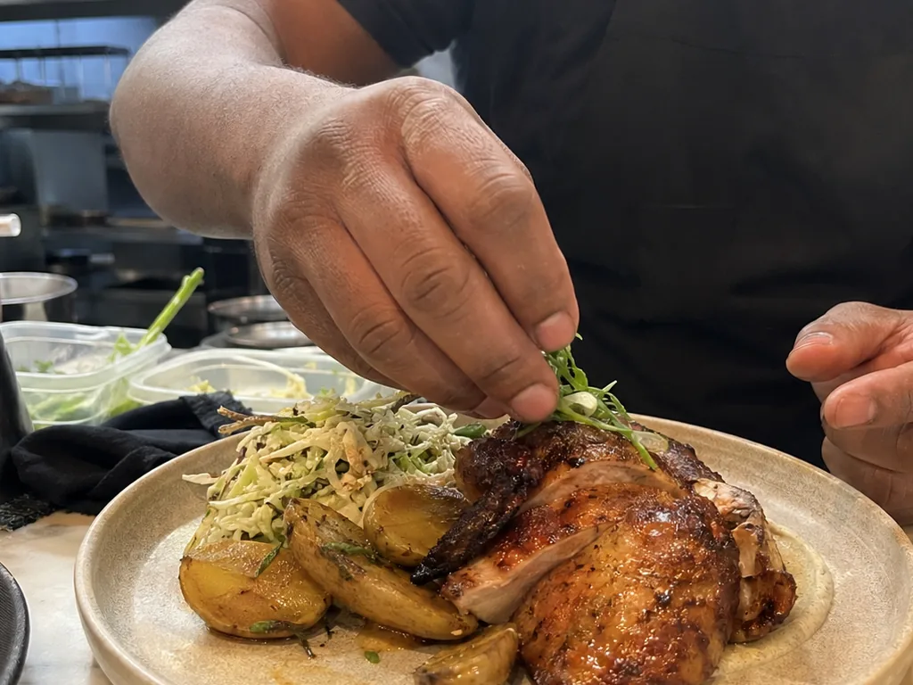 Knuspriger Fried-Chicken-Eimer