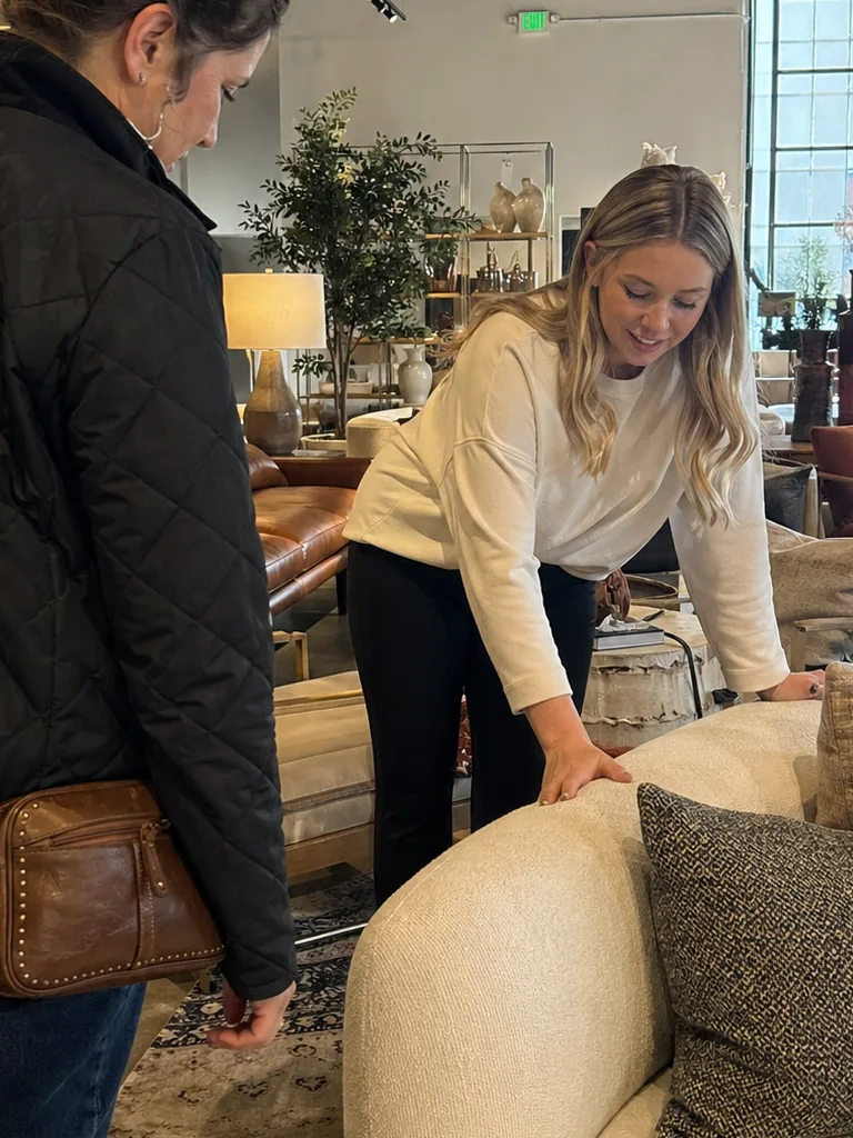 Uno showroom dove ci si siede davvero sul divano