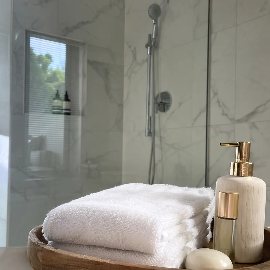 Hotel — Hotel (vue 2)