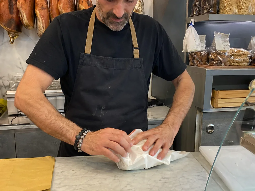 Mortadella Bologna IGP — geschnitten