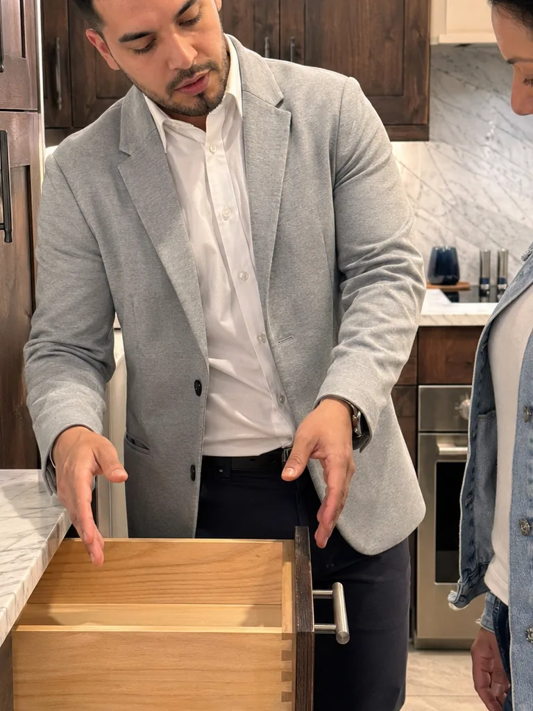 Camminate in una cucina vera prima di sceglierne una