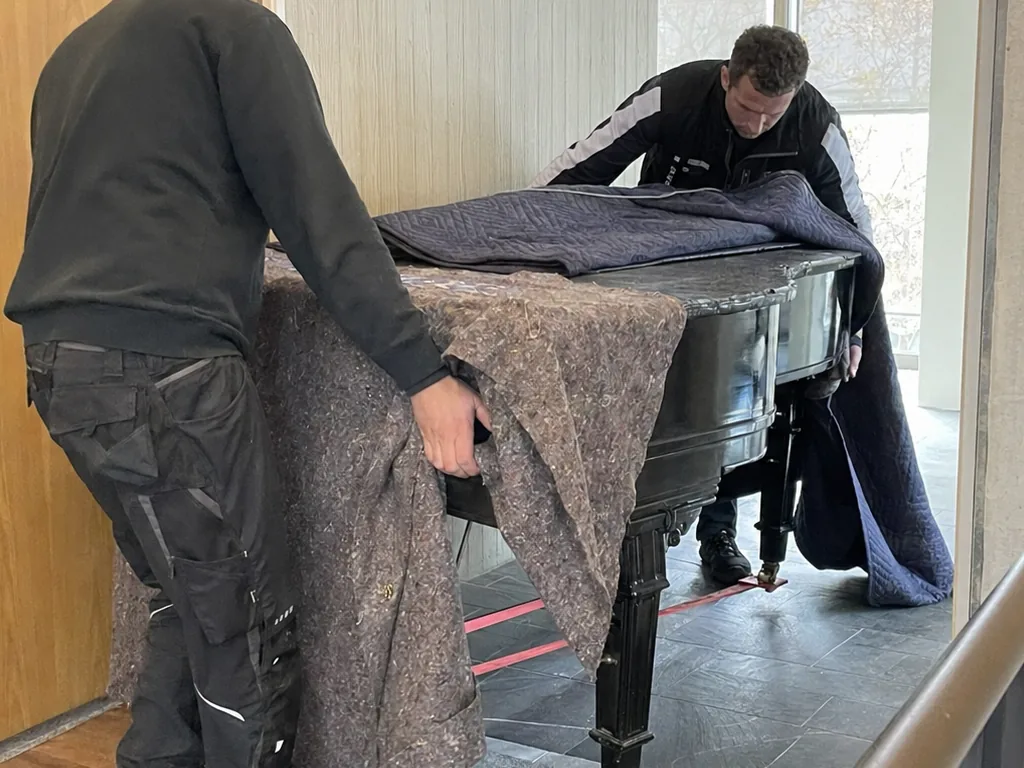 Piano de cola — mudanza local