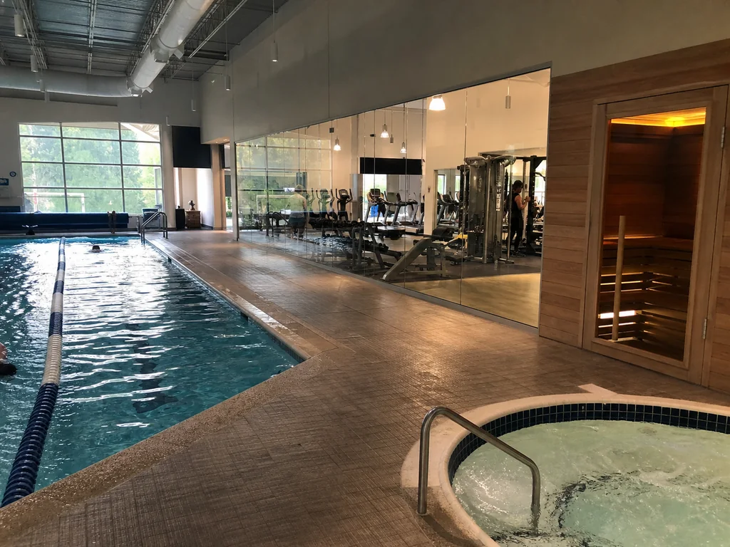 Piscina y Gimnasio