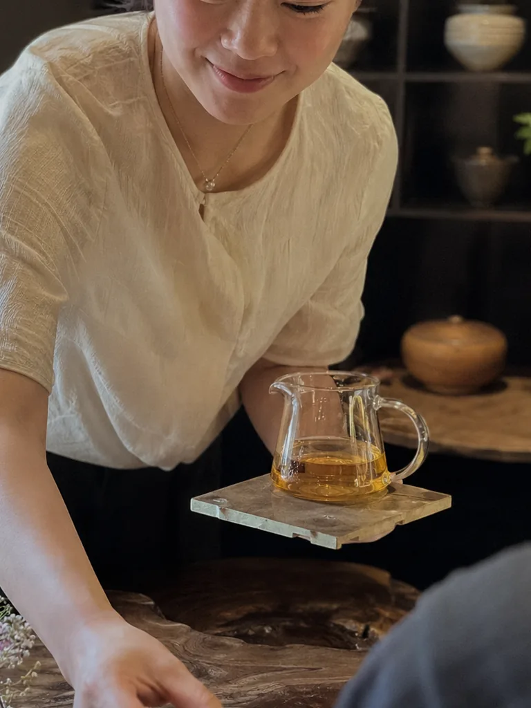 Une heure paisible autour d'une bonne tasse